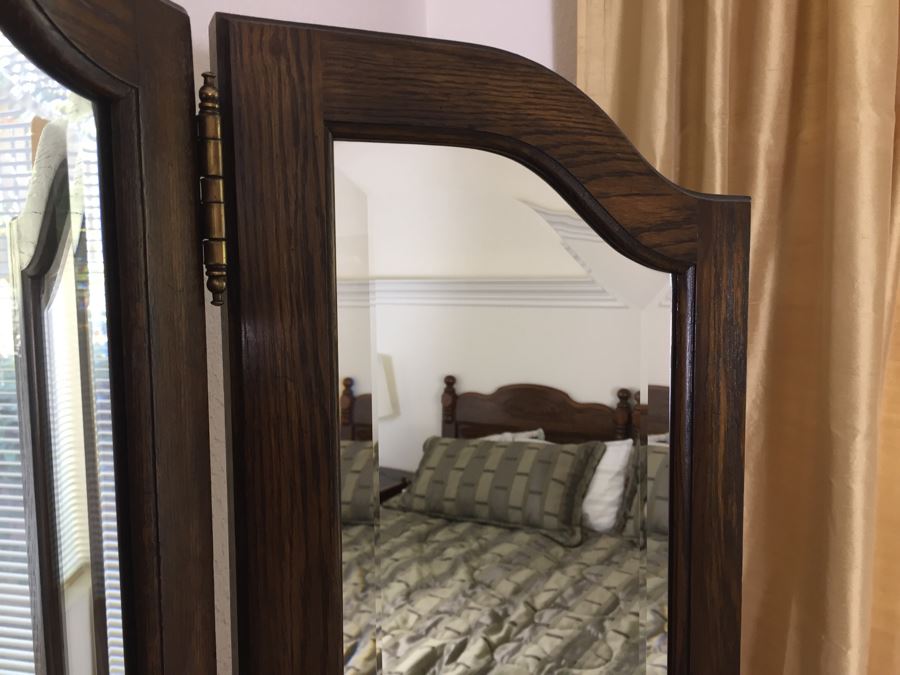 Pennsylvania House Wooden Chest Of Drawers Dresser With 3-Panel Beveled Glass Mirror [Photo 21]