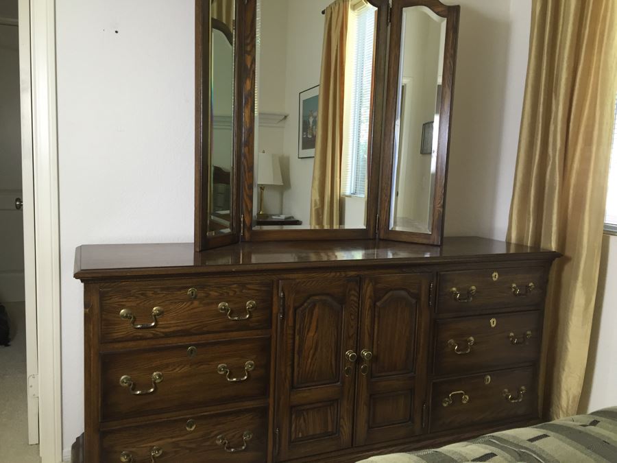 Pennsylvania House Wooden Chest Of Drawers Dresser With 3-Panel Beveled Glass Mirror [Photo 4]