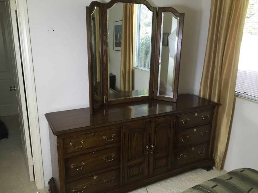 Pennsylvania House Wooden Chest Of Drawers Dresser With 3-Panel Beveled Glass Mirror [Photo 6]