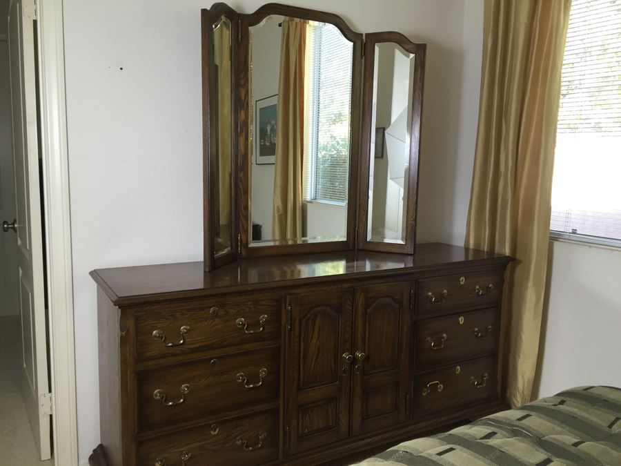 Pennsylvania House Wooden Chest Of Drawers Dresser With 3-Panel Beveled Glass Mirror [Photo 5]