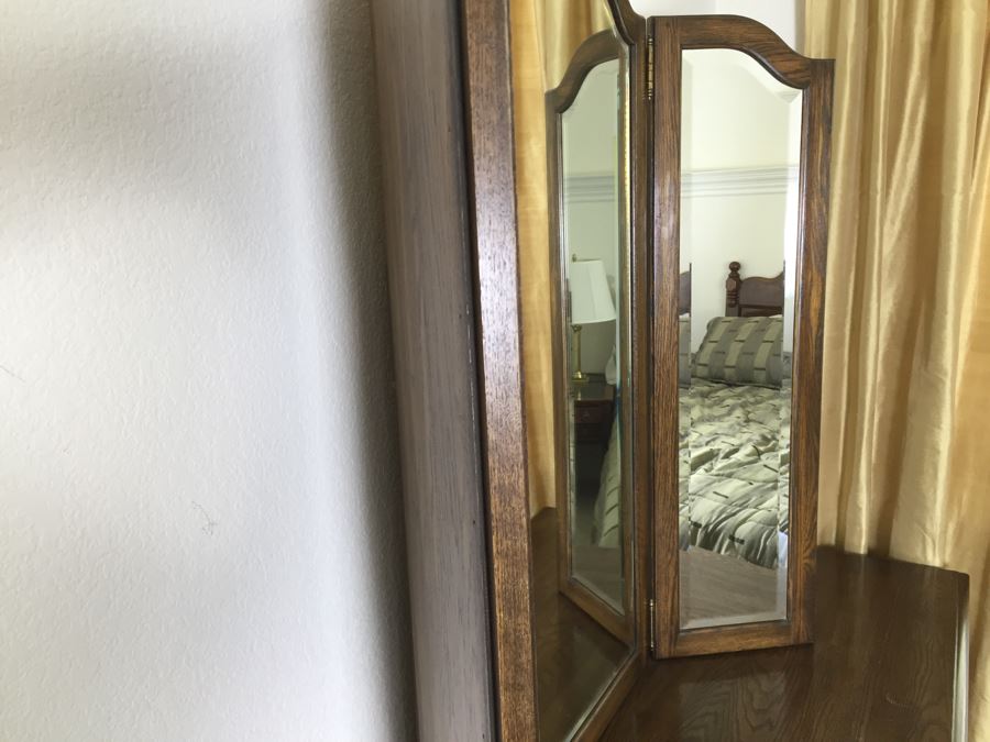 Pennsylvania House Wooden Chest Of Drawers Dresser With 3-Panel Beveled Glass Mirror [Photo 20]