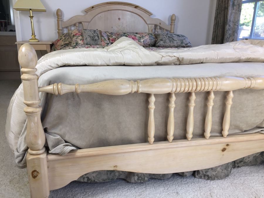 Nice Queen Size Turned Pine Wood Bed With Bedding, Box Spring And Mattress [Photo 6]