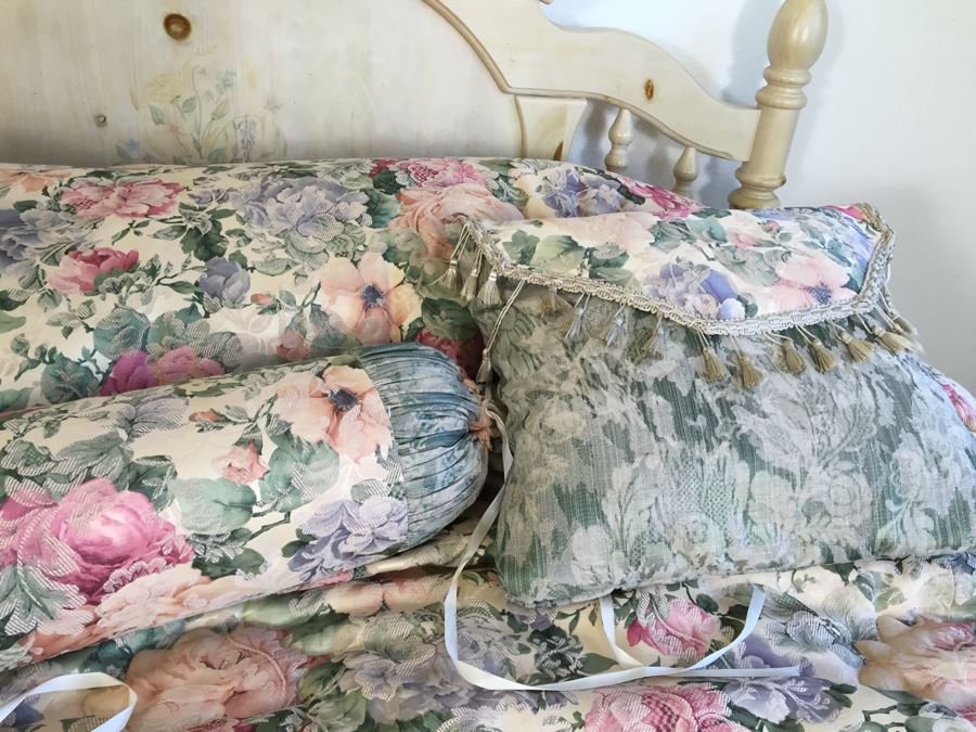 Nice Queen Size Turned Pine Wood Bed With Bedding, Box Spring And Mattress [Photo 15]