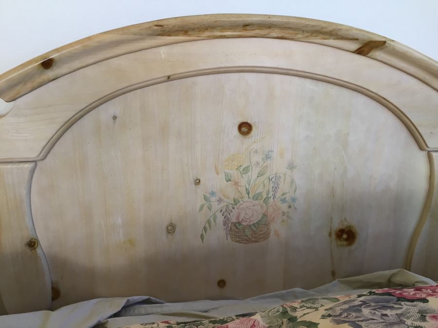 Nice Queen Size Turned Pine Wood Bed With Bedding, Box Spring And Mattress [Photo 3]