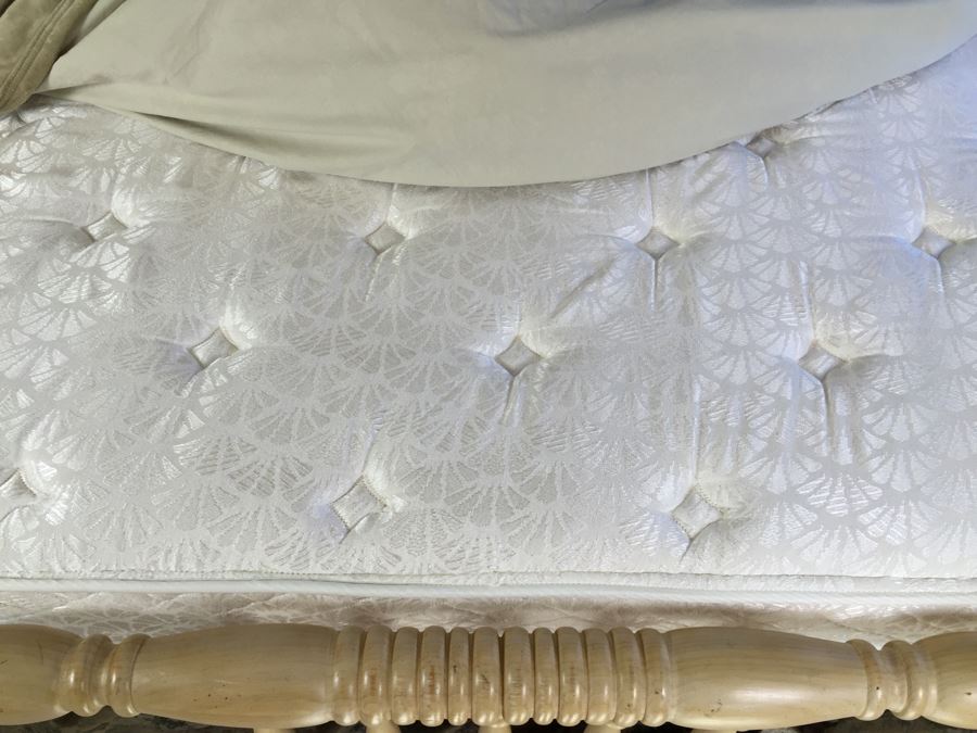 Nice Queen Size Turned Pine Wood Bed With Bedding, Box Spring And Mattress [Photo 17]