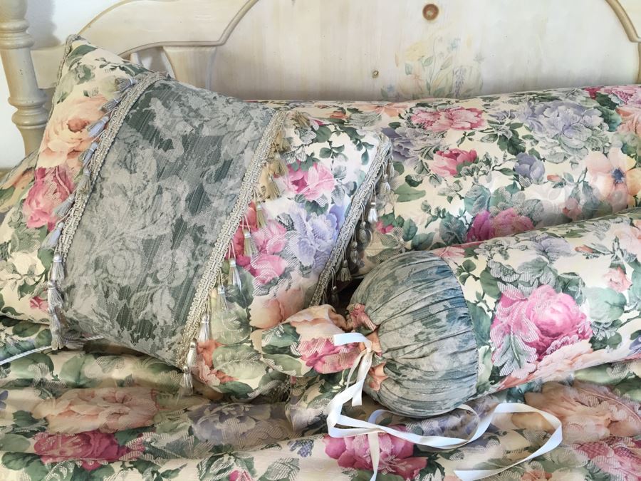 Nice Queen Size Turned Pine Wood Bed With Bedding, Box Spring And Mattress [Photo 14]