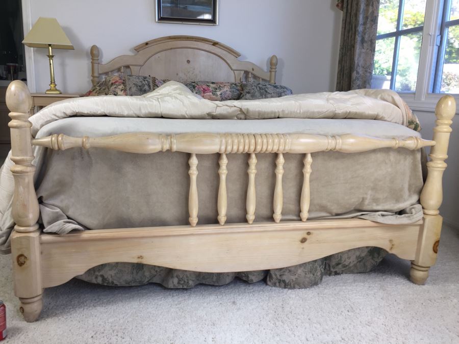 Nice Queen Size Turned Pine Wood Bed With Bedding, Box Spring And Mattress [Photo 5]