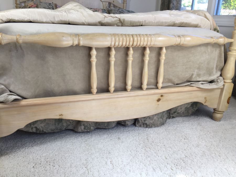 Nice Queen Size Turned Pine Wood Bed With Bedding, Box Spring And Mattress [Photo 7]