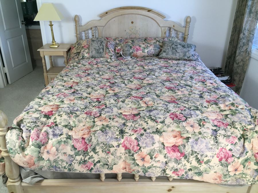 Nice Queen Size Turned Pine Wood Bed With Bedding, Box Spring And Mattress [Photo 4]