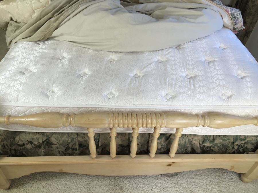 Nice Queen Size Turned Pine Wood Bed With Bedding, Box Spring And Mattress [Photo 16]
