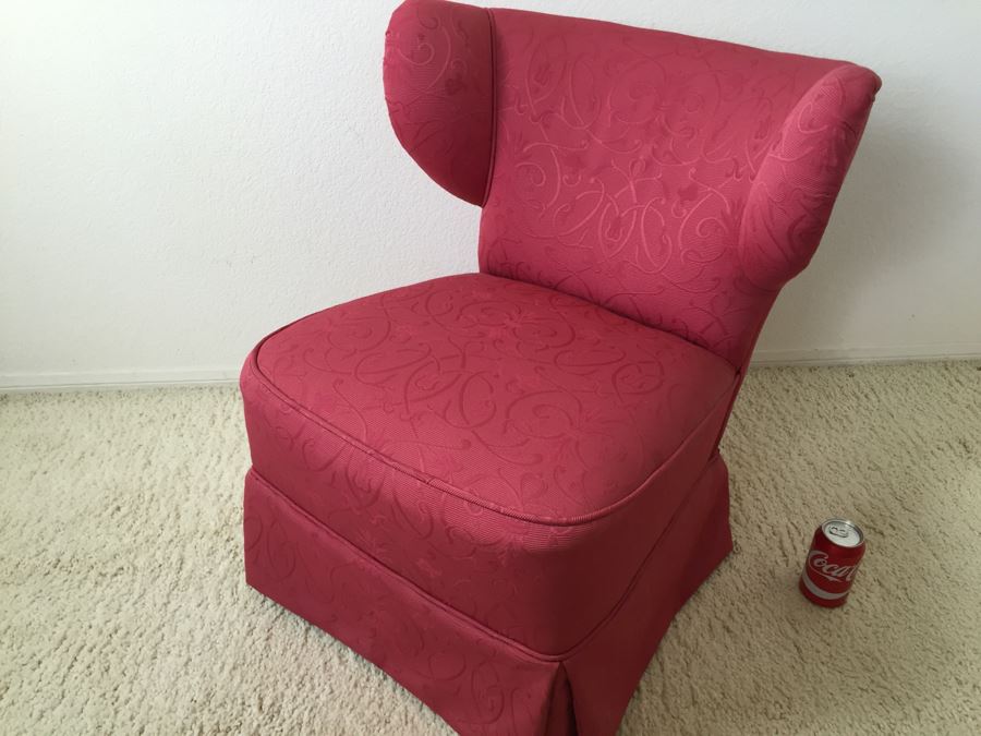 Small Mid-Century Chair [Photo 5]