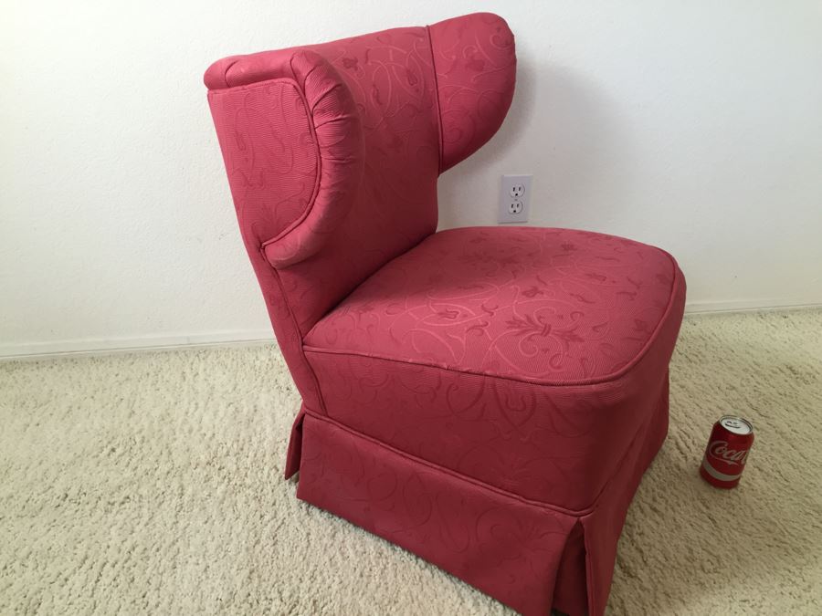 Small Mid-Century Chair [Photo 7]