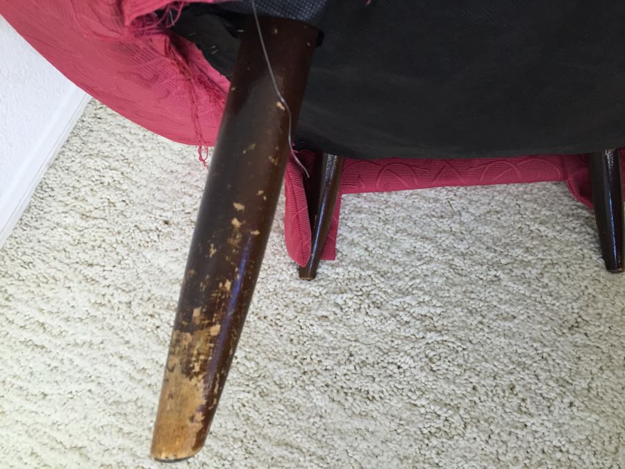 Small Mid-Century Chair [Photo 10]