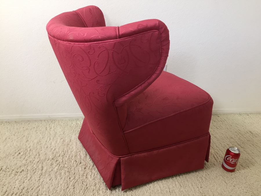 Small Mid-Century Chair [Photo 2]