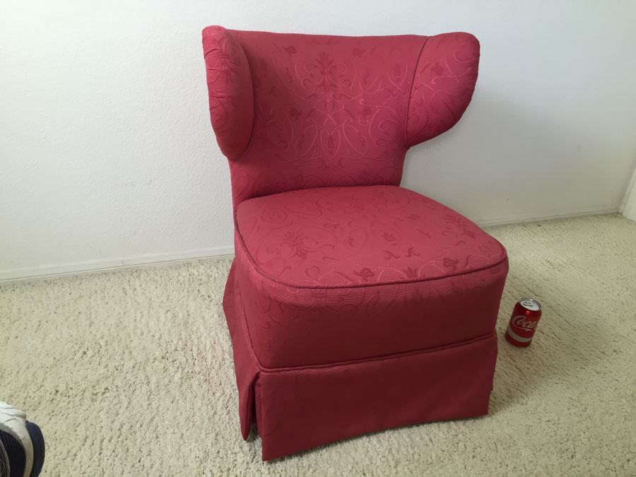 Small Mid-Century Chair [Photo 6]