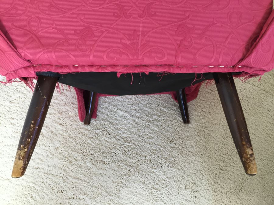 Small Mid-Century Chair [Photo 3]