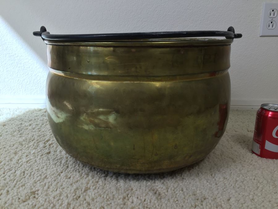 Large Hand Hammered Brass Pot With Wrought Iron Handle [Photo 4]