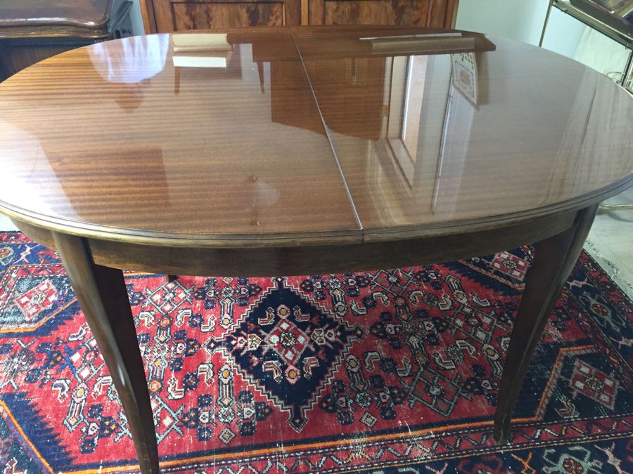 Stunning Mid-Century Style Formal Dining Table In Excellent Condition With Built-In Leaves And 8 Dining Chairs [Photo 9]