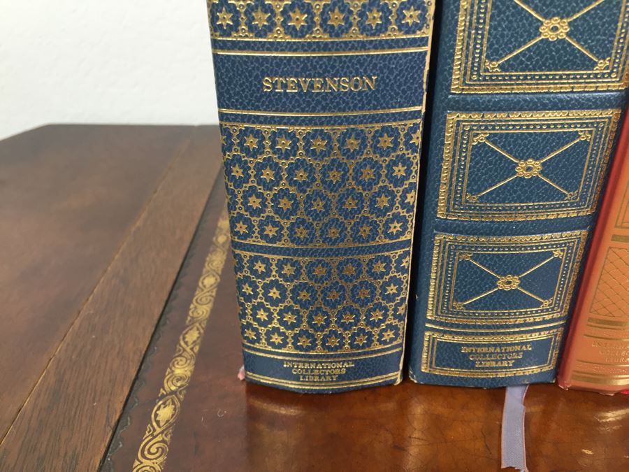 Set Of 7 Leather Bound International Collectors Library Books - The Pickwick Papers By Dickens, Walden And Other Writings By Henry David Thoreau, Of Human Bondage W. Somerset Maugham And More [Photo 7]