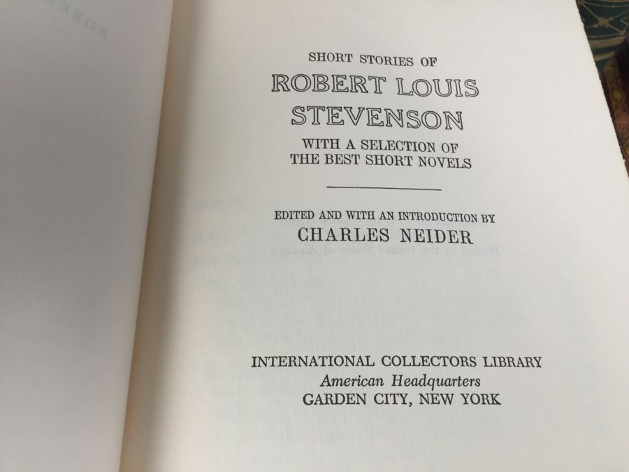 Set Of 7 Leather Bound International Collectors Library Books - The Pickwick Papers By Dickens, Walden And Other Writings By Henry David Thoreau, Of Human Bondage W. Somerset Maugham And More [Photo 19]