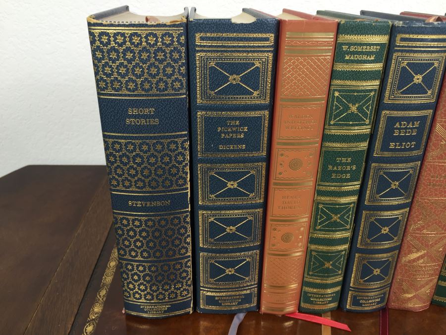Set Of 7 Leather Bound International Collectors Library Books - The Pickwick Papers By Dickens, Walden And Other Writings By Henry David Thoreau, Of Human Bondage W. Somerset Maugham And More [Photo 2]