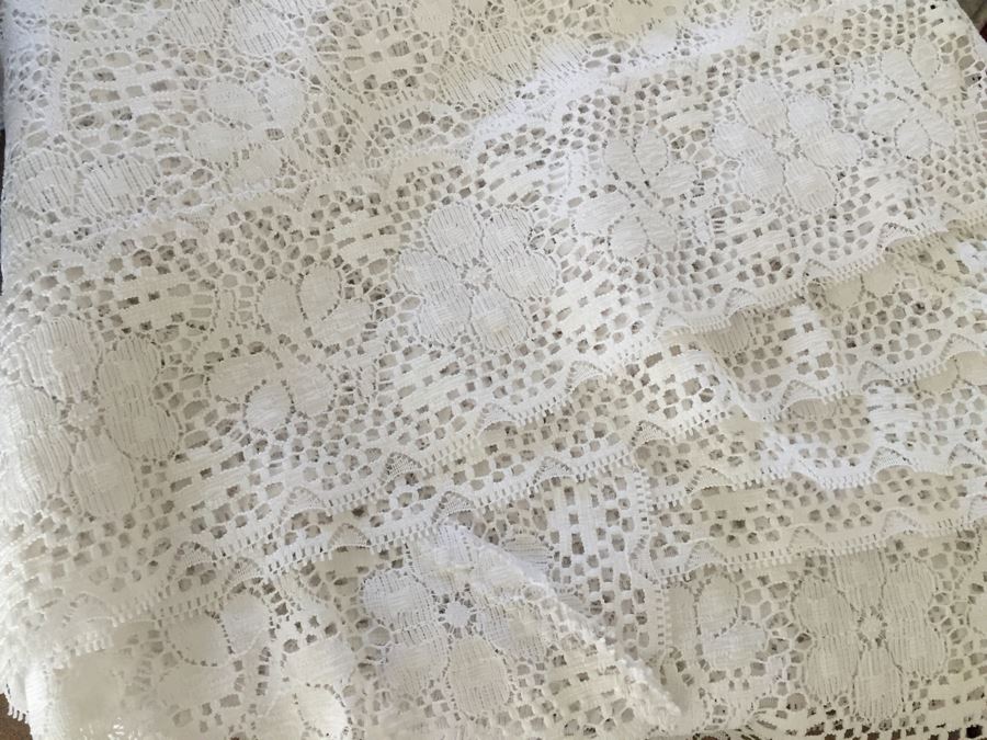 Large Linen Lot With Placemats, Trivets, Beveled Glass Mirrors And S&P Shakers [Photo 14]