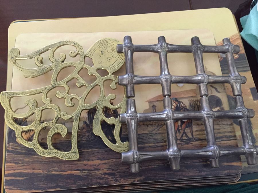 Large Linen Lot With Placemats, Trivets, Beveled Glass Mirrors And S&P Shakers [Photo 22]