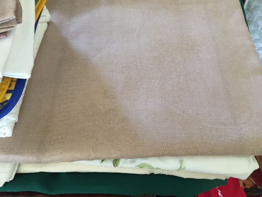 Large Linen Lot With Placemats, Trivets, Beveled Glass Mirrors And S&P Shakers [Photo 15]