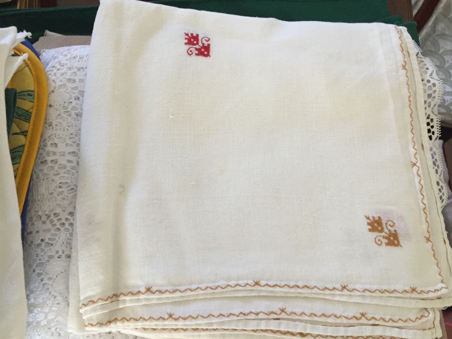 Large Linen Lot With Placemats, Trivets, Beveled Glass Mirrors And S&P Shakers [Photo 12]