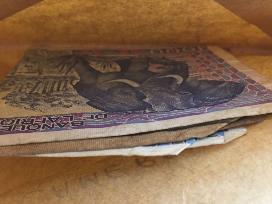 Huge Collection Of Internation Paper Money And Coins Organized By Country - Only Showing A Handful Of The Collection Within Shoebox [Photo 17]