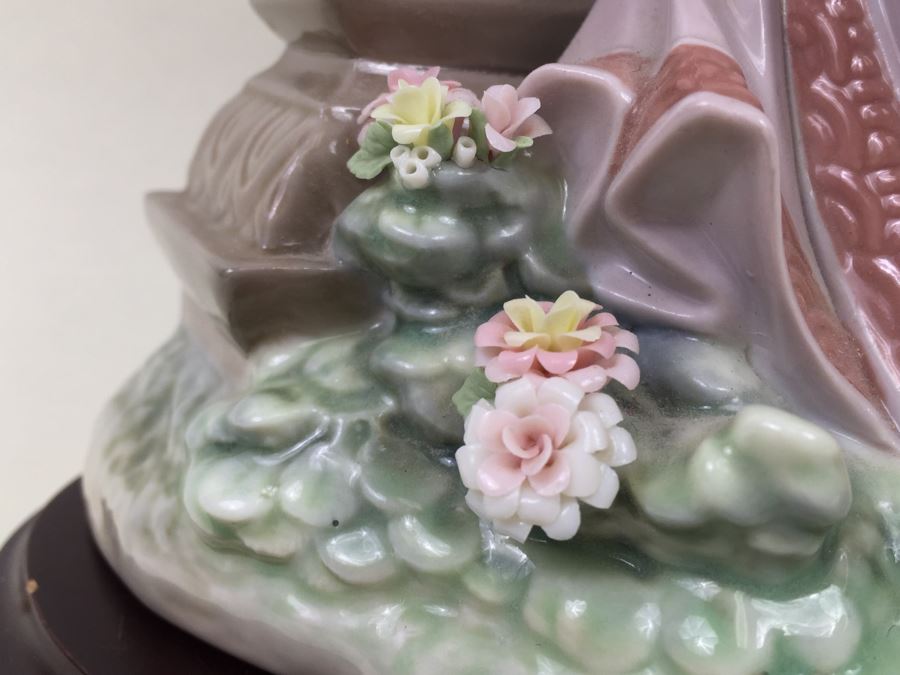 Rare Large Lladro 'Mariko' Japanese Lady With Fan Flowers Lamp Post Estimate $1,250 [Photo 10]