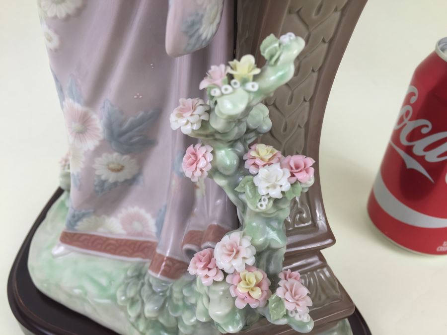 Rare Large Lladro 'Mariko' Japanese Lady With Fan Flowers Lamp Post Estimate $1,250 [Photo 16]