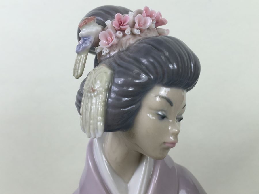 Rare Large Lladro 'Mariko' Japanese Lady With Fan Flowers Lamp Post Estimate $1,250 [Photo 6]