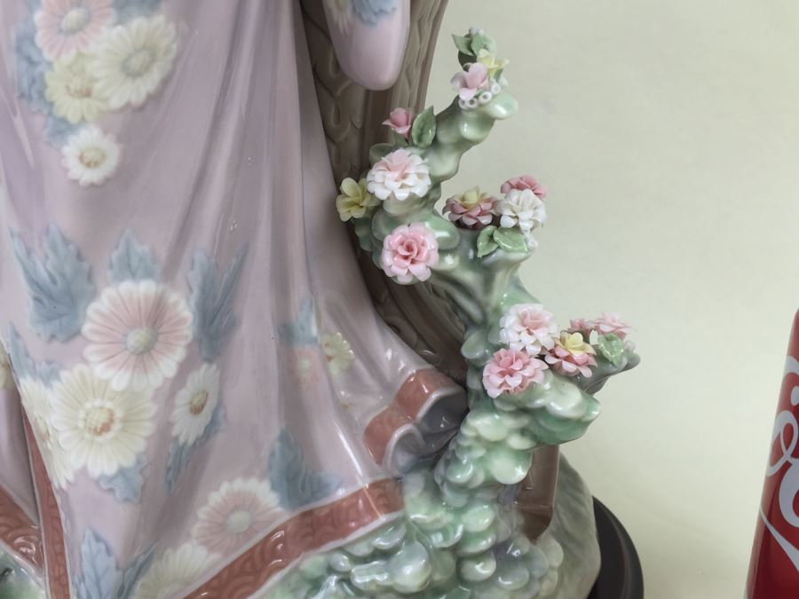 Rare Large Lladro 'Mariko' Japanese Lady With Fan Flowers Lamp Post Estimate $1,250 [Photo 11]