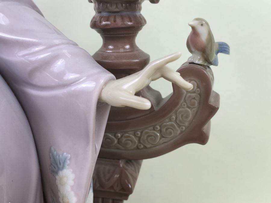 Rare Large Lladro 'Mariko' Japanese Lady With Fan Flowers Lamp Post Estimate $1,250 [Photo 7]