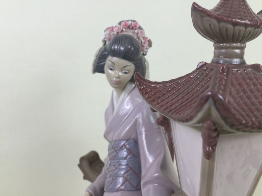 Rare Large Lladro 'Mariko' Japanese Lady With Fan Flowers Lamp Post Estimate $1,250 [Photo 15]