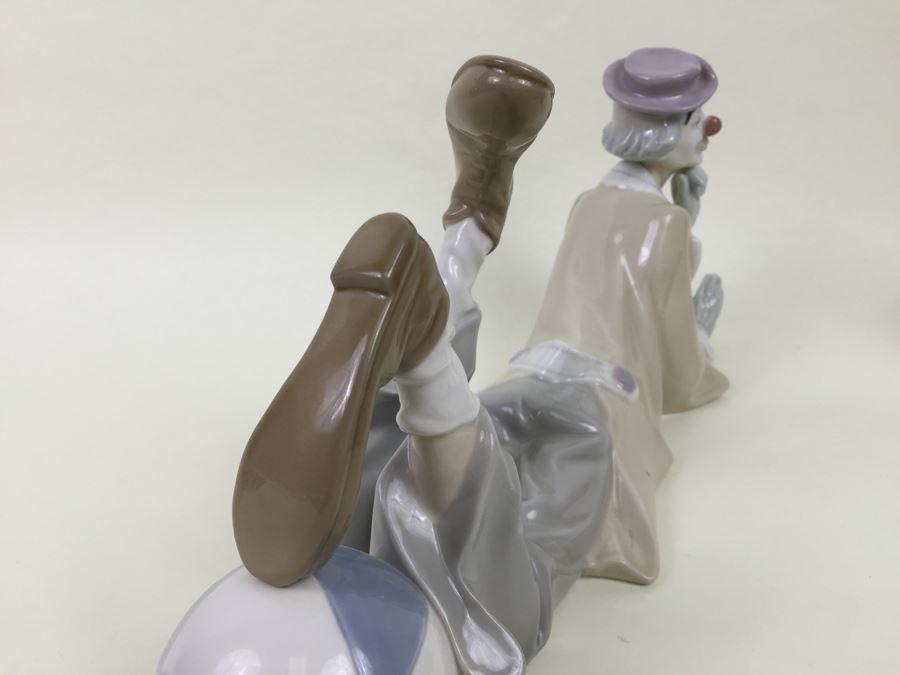 Lladro Figurine 'Clown' Lying Down 4618 Salvador Furio Retails For $570 [Photo 8]