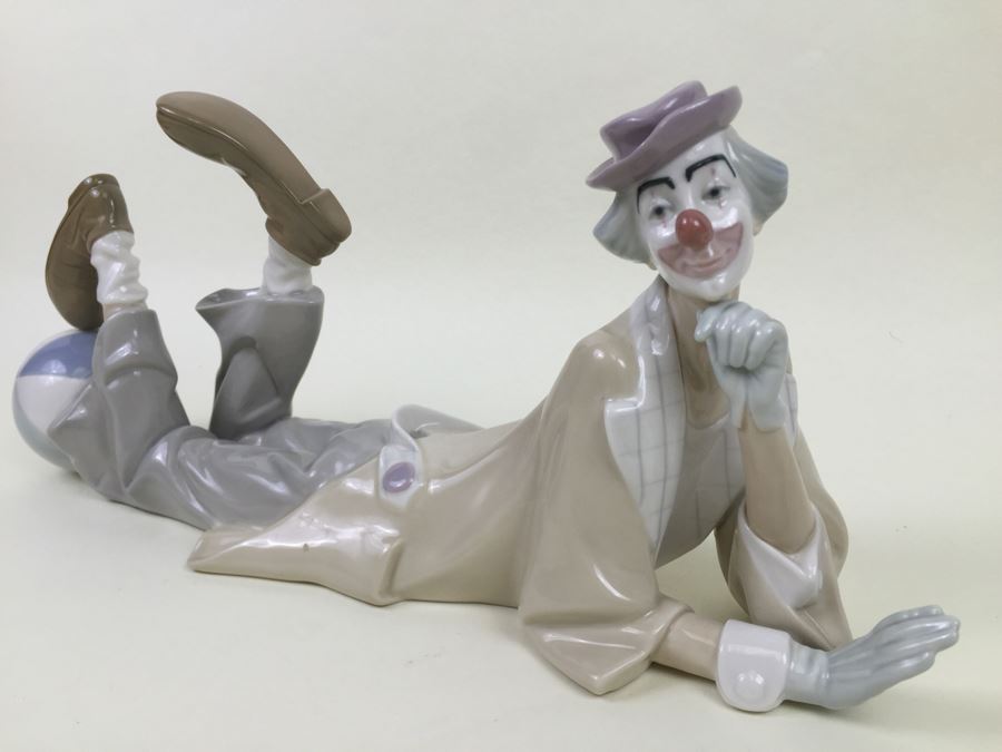 Lladro Figurine 'Clown' Lying Down 4618 Salvador Furio Retails For $570 [Photo 6]