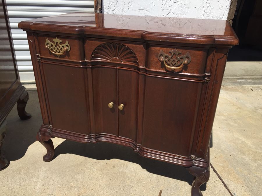 Galerias Chippendale Dresser and Nightstand Solid Wood Very Heavy [Photo 11]