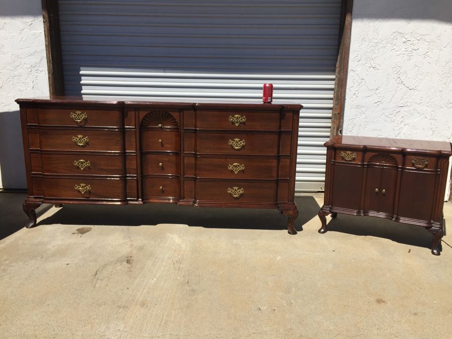 Galerias Chippendale Dresser and Nightstand Solid Wood Very Heavy [Photo 4]