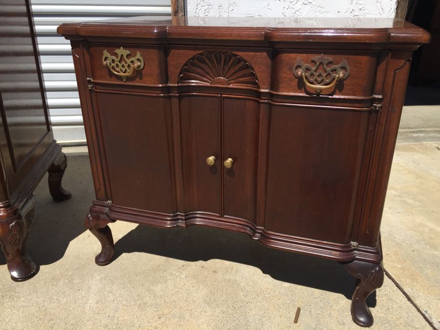 Galerias Chippendale Dresser and Nightstand Solid Wood Very Heavy [Photo 10]