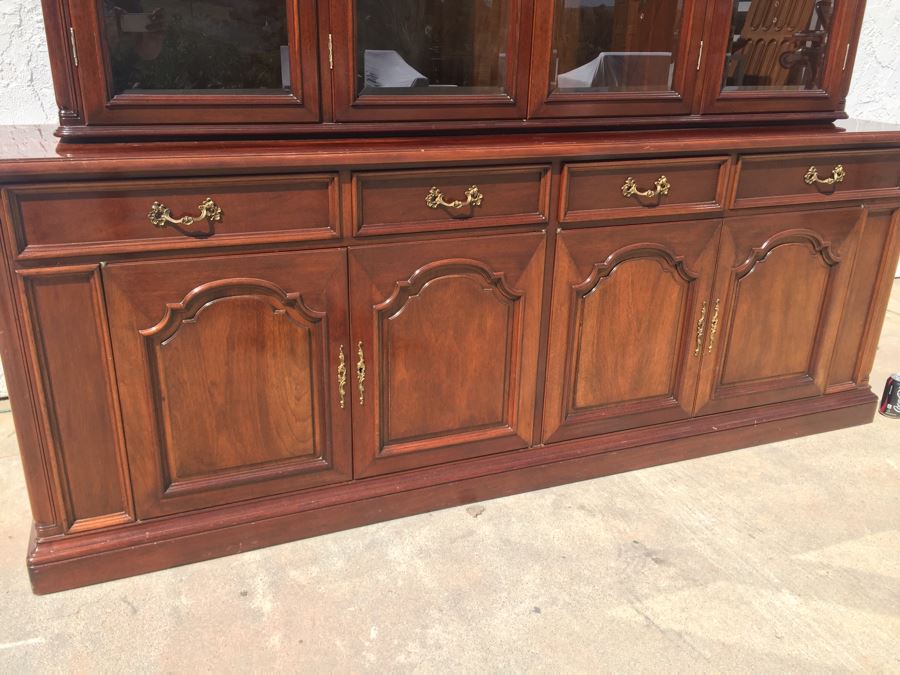 Galerias Chippendale China Cabinet Buffet With Hutch [Photo 5]