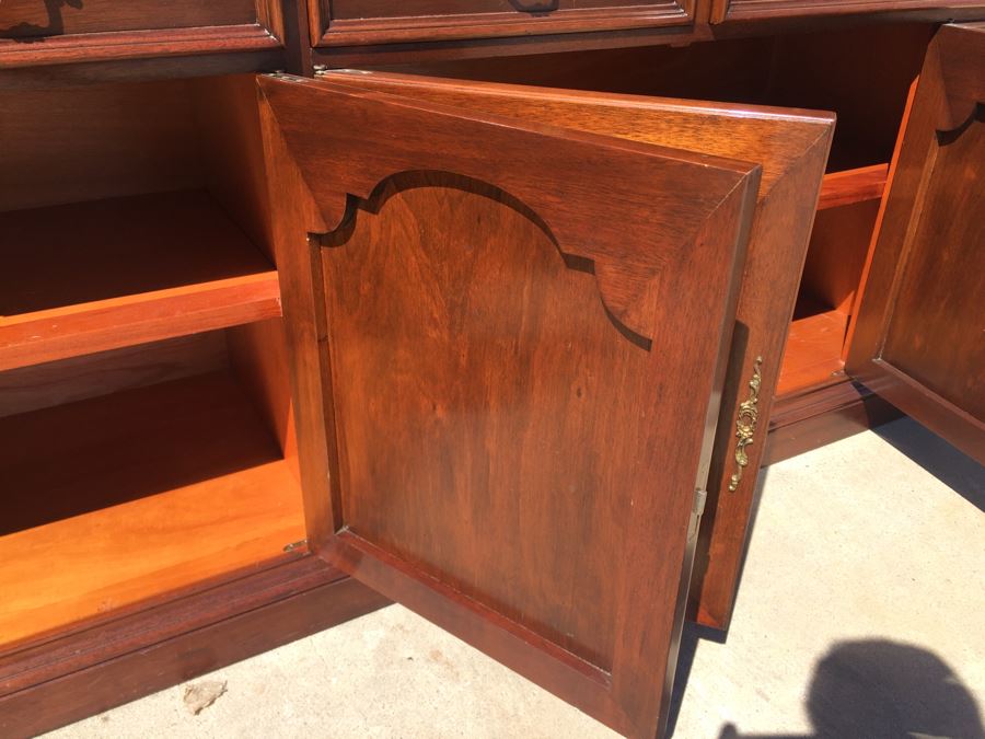 Galerias Chippendale China Cabinet Buffet With Hutch [Photo 15]