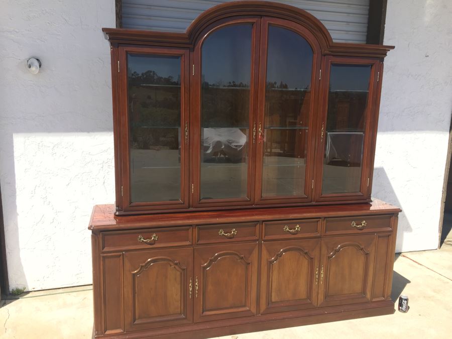 Galerias Chippendale China Cabinet Buffet With Hutch [Photo 4]