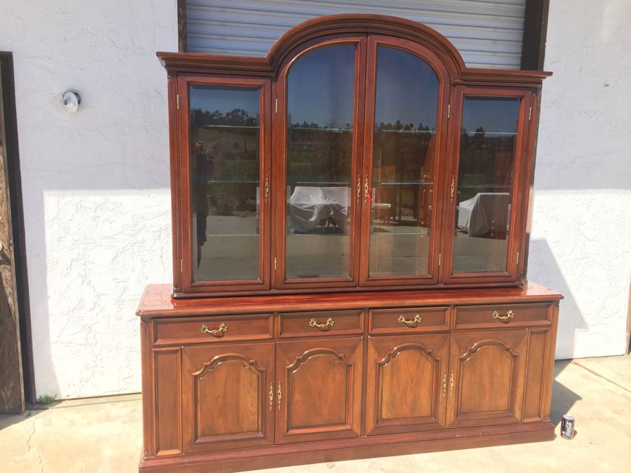 Galerias Chippendale China Cabinet Buffet With Hutch [Photo 1]