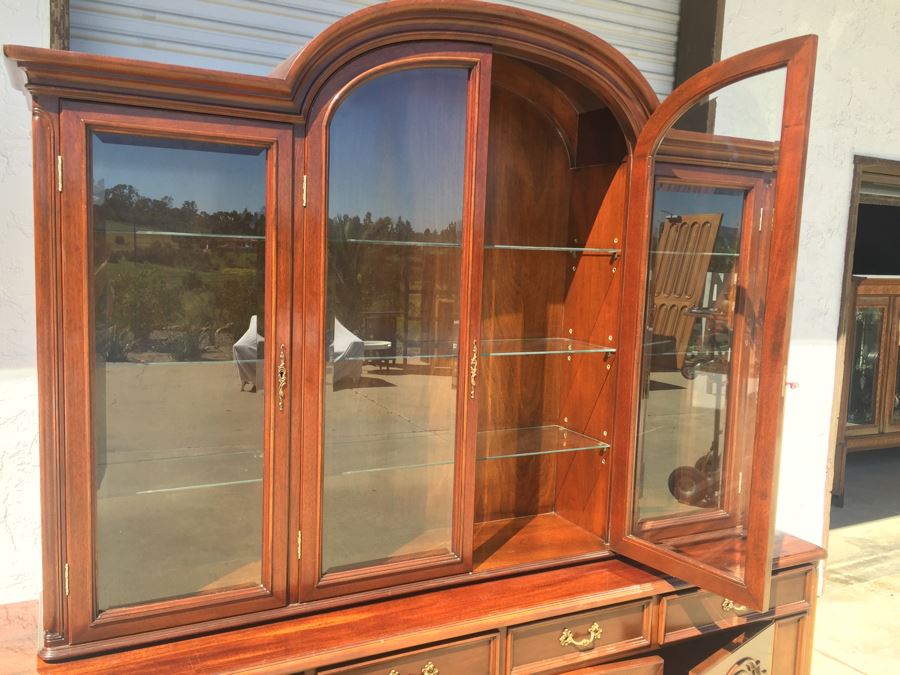 Galerias Chippendale China Cabinet Buffet With Hutch [Photo 3]