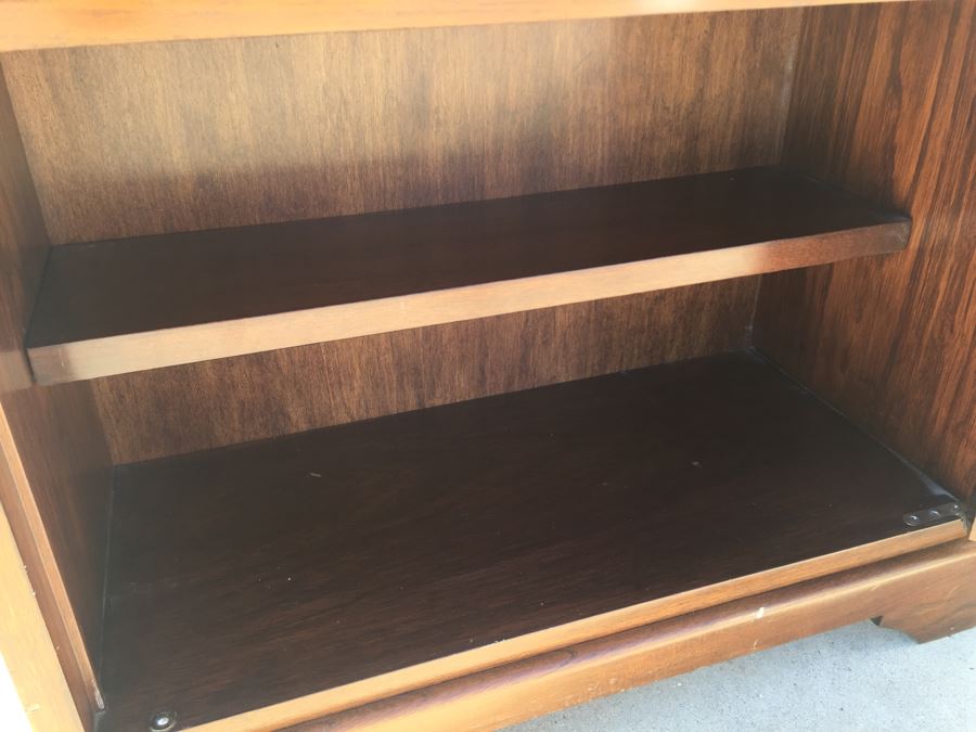 Curio Cabinet With 2 Drawers - Mirrored Back And Glass Shelves [Photo 9]