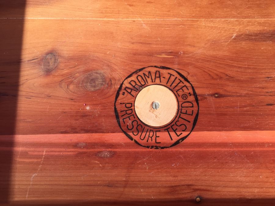 LANE Cedar Chest - Top Has Been Repaired - Great Paint Candidate [Photo 10]