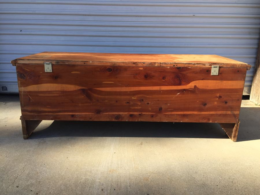 LANE Cedar Chest - Top Has Been Repaired - Great Paint Candidate [Photo 18]