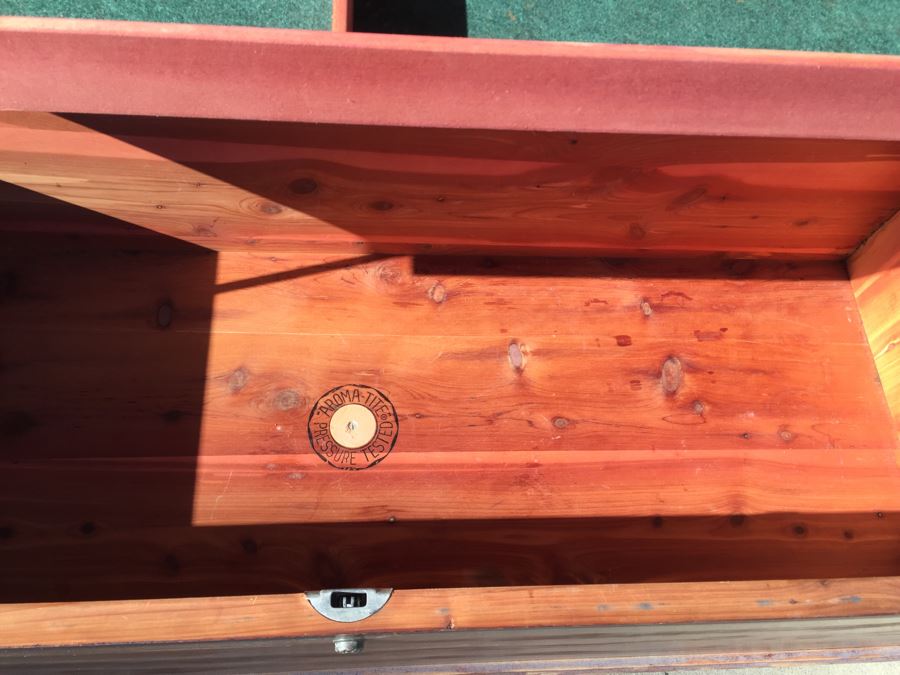 LANE Cedar Chest - Top Has Been Repaired - Great Paint Candidate [Photo 11]